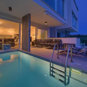 https://villa-solis-lacus.primorje-gorskikotar.com