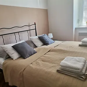 https://casa-di-nonna-pina-kuca-u-blizini-arene.pula-hotels.org